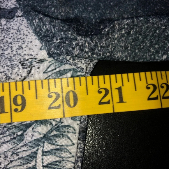 5/$25
Top L Grey Black Roses Silver Sparkle Short Sleeve T-shirt Style - Picture 3 of 11